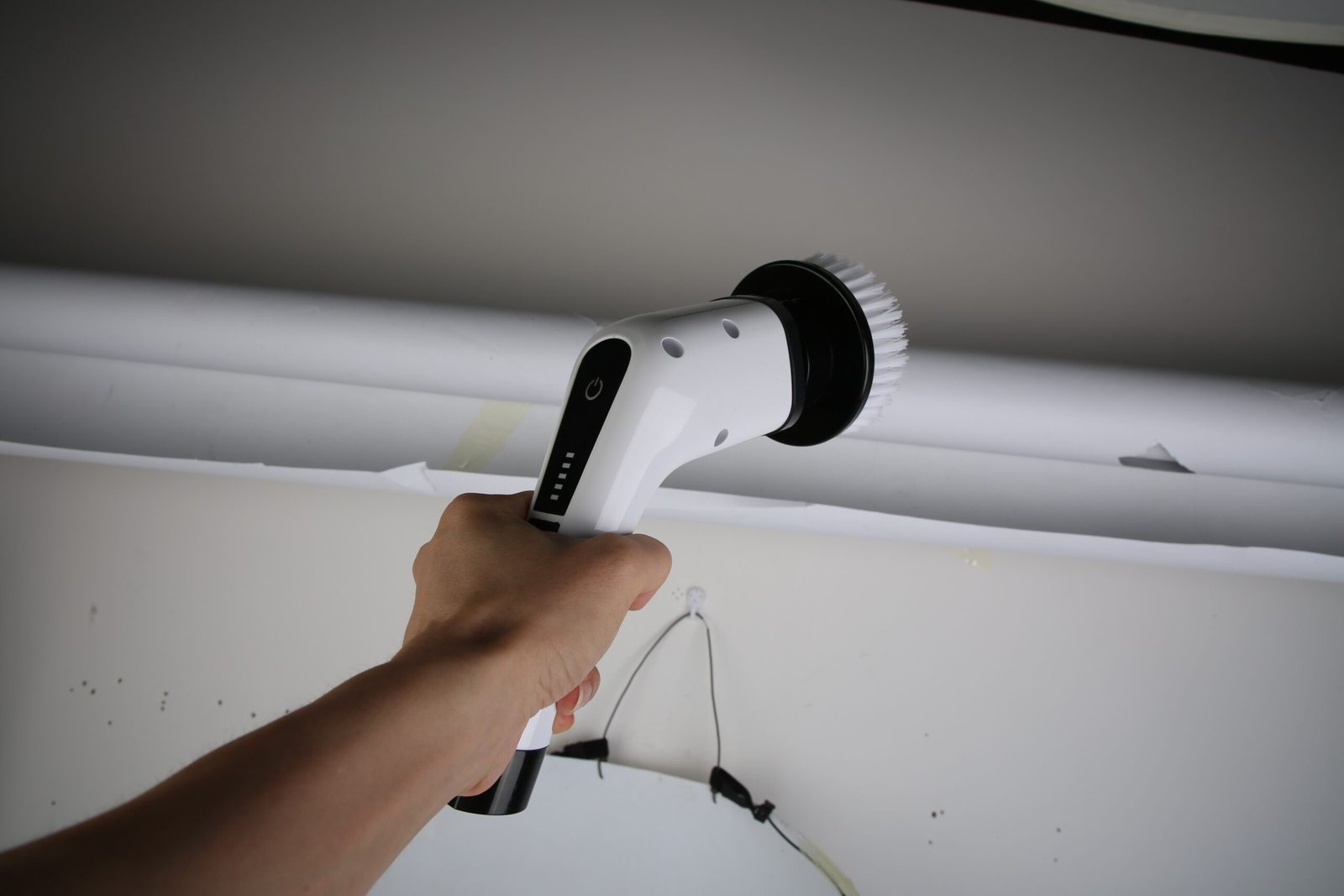 a50948af-1011-45ff-8a22-e9275d8882f9.jpg 1Pc Electric Spin Scrubber Cordless Rechargeable Telescopic Cleaning Brush 8 Replaceable Heads 2 Speed Adjustable Extension Arm Bathroom Tub Tile Floor - Image 5